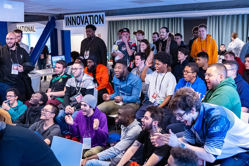 une bande de pote qui encourage leur pote