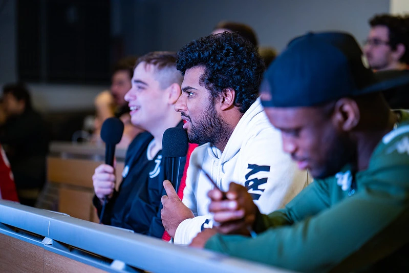 Kameto ntk et joel post bad entrain de commenter un radio smash en live