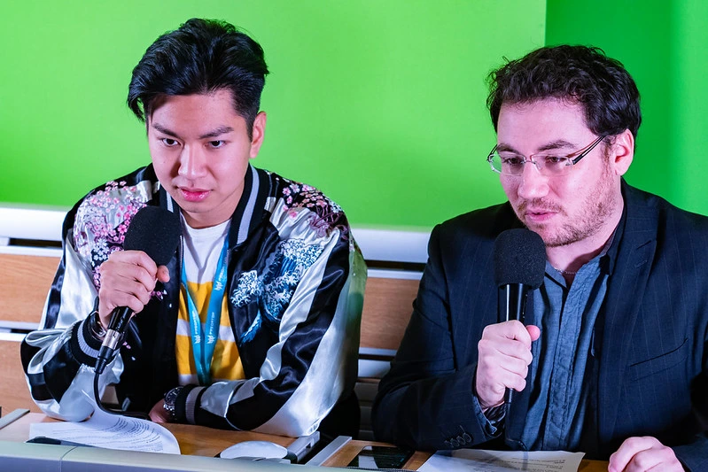 Henry tran et chachamax entrain de chanter la macarena