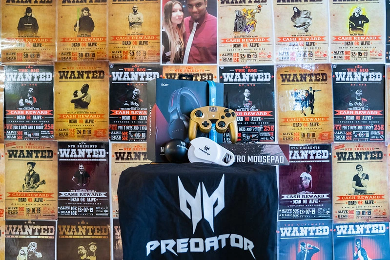 photos de lots pour un concours twitter avec une manette custom wanted