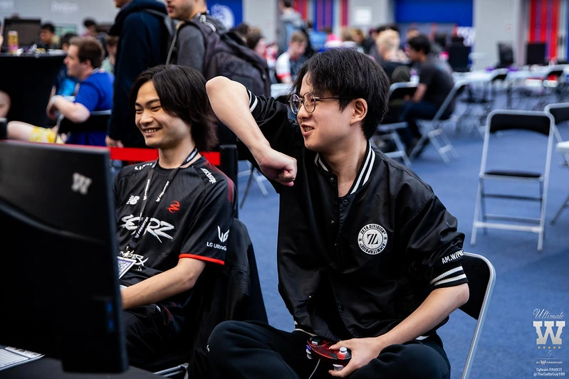 tea et asimo qui sont entrain de s'amuser