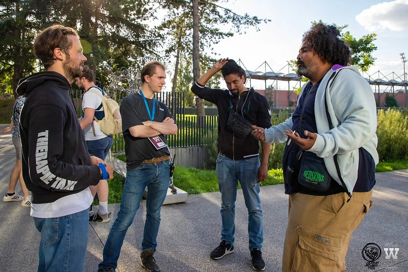 l'équipe de production du wanted qui fait un brief